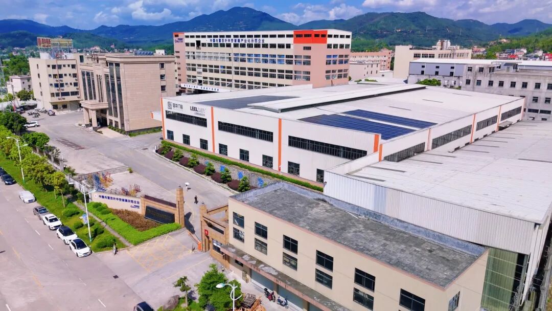 Guohua Does & Windows နှင့် Penoghao Glass တွင် Penhao Glass တွင်ထိပ်တန်းတံခါးအသစ်များနှင့် 0 င်းဒိုးများတွင်အခန်းအသစ်တစ်ခုဖန်တီးရန်အင်အား